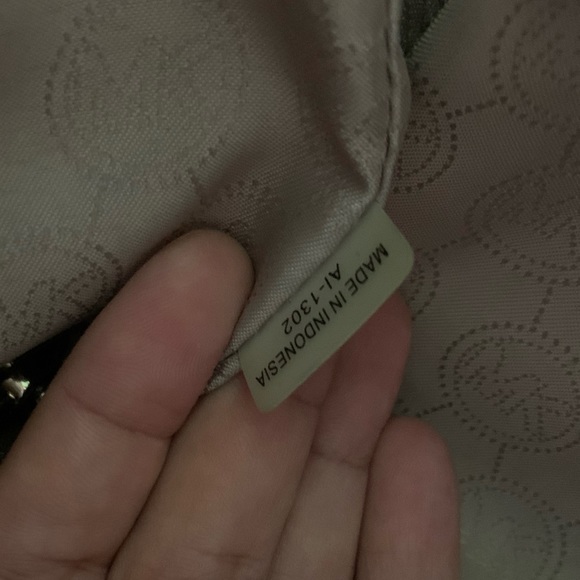 MICHAEL KORS: Selma Large Leather bag. Rich brown w gold trimmings. CODED - Picture 11 of 11